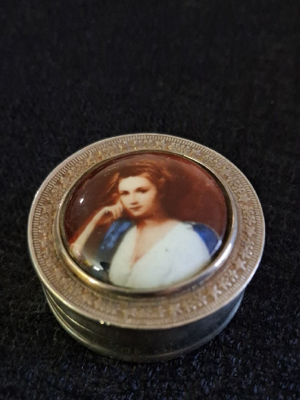 Antique Vintage Round Sterling Silver  Trinket Snuff Pill  Box with Portrait Lid - Picture 2 of 7